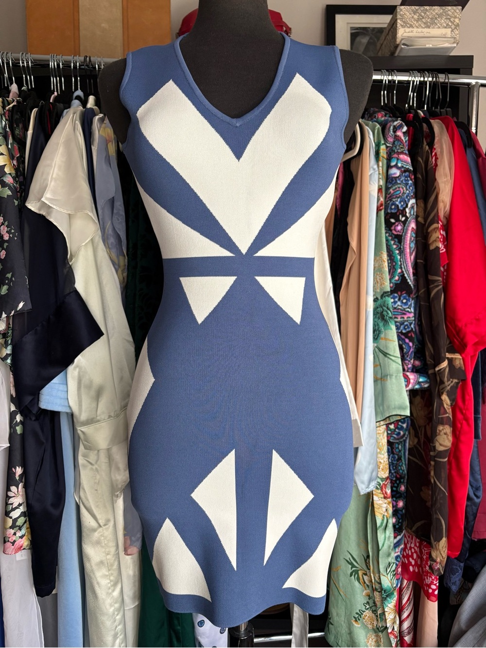 BCBG Maxazria Sleeveless Blue and White Geometric Bodycon Dress